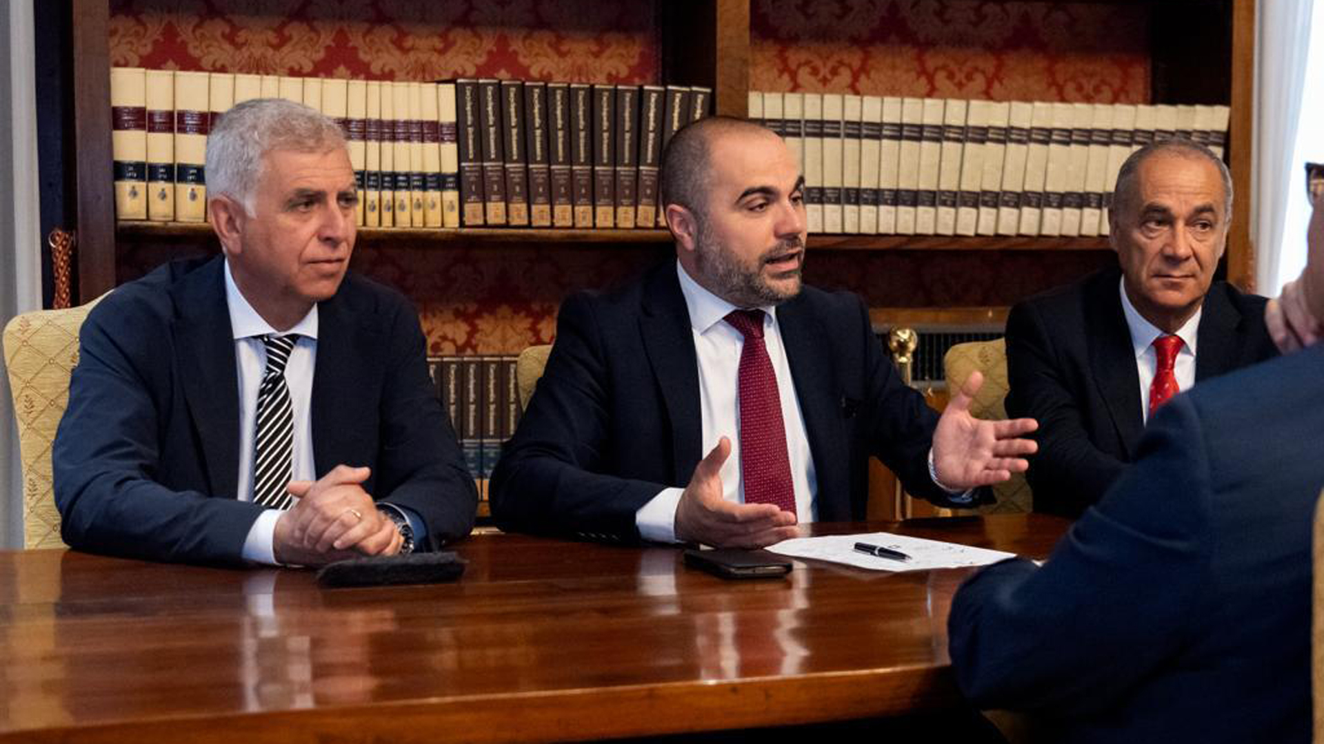 Tavolo Ministero assessore Salaris Tavolo Ministero assessore Salaris